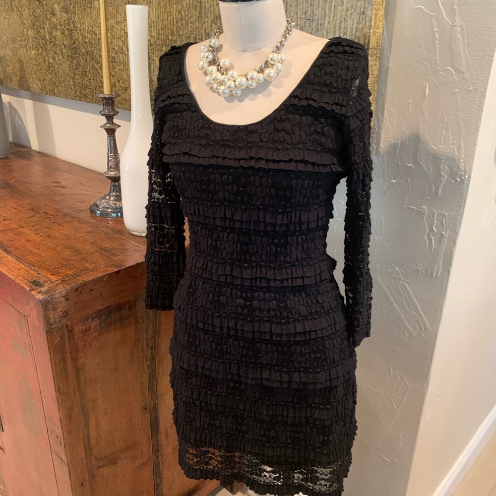 MAX Edition M stretchy lace LBD black